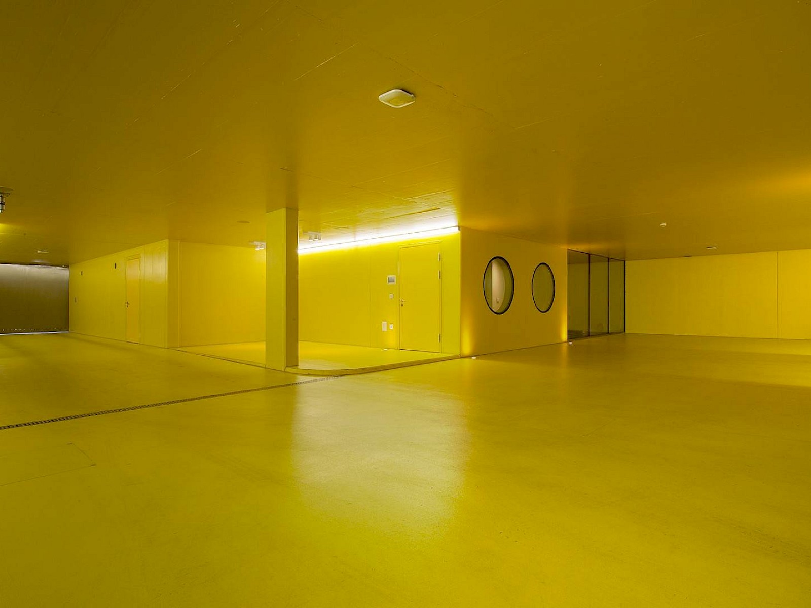 Garage Tiefgarage Gelb (c) andreas buchberger